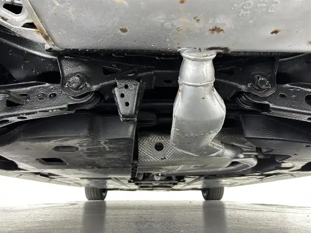 トヨタ プリウス Sツーリングセレクション 佐賀県 2019(令1)年 5.5万km ホワイトパールクリスタルシャイン 後期型モデル/９インチ純正ナビ/AM/FM/フルセグTV/Bluetooth/バックカメラ/革巻きステアリング/ステアリングスイッチ/LEDヘッドライト/TRDエアロ/合皮シート/シートヒーター/トヨタセーフティセンス/ETC/プッシュスタート/フロアマット/ドアバイザー
