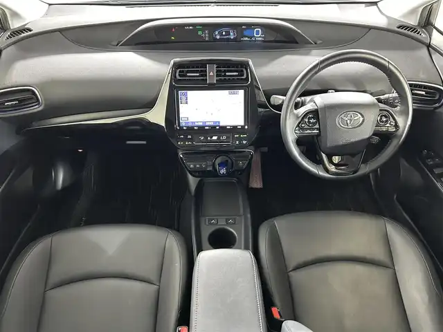 トヨタ プリウス Sツーリングセレクション 佐賀県 2019(令1)年 5.5万km ホワイトパールクリスタルシャイン 後期型モデル/９インチ純正ナビ/AM/FM/フルセグTV/Bluetooth/バックカメラ/革巻きステアリング/ステアリングスイッチ/LEDヘッドライト/TRDエアロ/合皮シート/シートヒーター/トヨタセーフティセンス/ETC/プッシュスタート/フロアマット/ドアバイザー