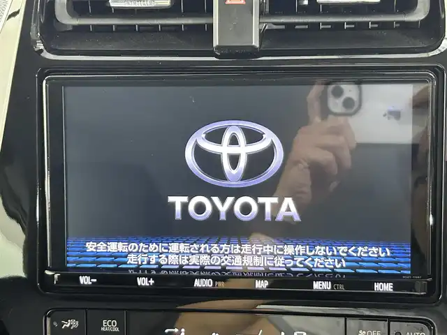 トヨタ プリウス Sツーリングセレクション 佐賀県 2019(令1)年 5.5万km ホワイトパールクリスタルシャイン 後期型モデル/９インチ純正ナビ/AM/FM/フルセグTV/Bluetooth/バックカメラ/革巻きステアリング/ステアリングスイッチ/LEDヘッドライト/TRDエアロ/合皮シート/シートヒーター/トヨタセーフティセンス/ETC/プッシュスタート/フロアマット/ドアバイザー