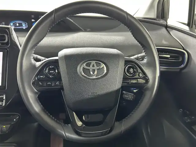 トヨタ プリウス Sツーリングセレクション 佐賀県 2019(令1)年 5.5万km ホワイトパールクリスタルシャイン 後期型モデル/９インチ純正ナビ/AM/FM/フルセグTV/Bluetooth/バックカメラ/革巻きステアリング/ステアリングスイッチ/LEDヘッドライト/TRDエアロ/合皮シート/シートヒーター/トヨタセーフティセンス/ETC/プッシュスタート/フロアマット/ドアバイザー