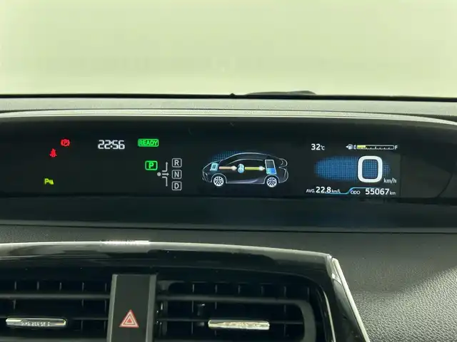 トヨタ プリウス Sツーリングセレクション 佐賀県 2019(令1)年 5.5万km ホワイトパールクリスタルシャイン 後期型モデル/９インチ純正ナビ/AM/FM/フルセグTV/Bluetooth/バックカメラ/革巻きステアリング/ステアリングスイッチ/LEDヘッドライト/TRDエアロ/合皮シート/シートヒーター/トヨタセーフティセンス/ETC/プッシュスタート/フロアマット/ドアバイザー