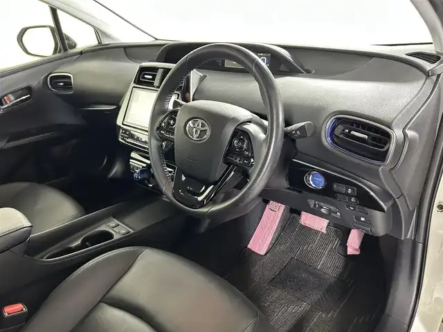 トヨタ プリウス Sツーリングセレクション 佐賀県 2019(令1)年 5.5万km ホワイトパールクリスタルシャイン 後期型モデル/９インチ純正ナビ/AM/FM/フルセグTV/Bluetooth/バックカメラ/革巻きステアリング/ステアリングスイッチ/LEDヘッドライト/TRDエアロ/合皮シート/シートヒーター/トヨタセーフティセンス/ETC/プッシュスタート/フロアマット/ドアバイザー