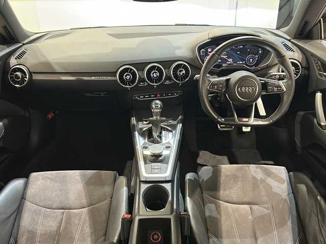 アウディ ＴＴクーペ 2．0 TFSI クワトロ 新潟県 2017(平29)年 3.2万km スクーバブルーメタリック クワトロ（４WD）/バーチャルコクピット/MMIナビゲーション/フルセグTV/Bluetooth/CD/DVD/ETC/マトリクスLEDヘッドライト/Sラインパッケージ/・専用バンパー/・ハイグロスブラックグリル/・リヤディフューザー（プラチナムグレー）/・スポーツサスペンション/・専用セレクターノブ/・アルミニウムルックインテリア/・アルカンターラ/レザーシート（Sラインロゴ入り）/Sスポーツシート/・パワーシート/アシスタンスパッケージ/・クルーズコントロール/・サイドアシスト/・レーンアシスト/・リヤビューカメラ/・パークアシスト/・ホールドアシスト