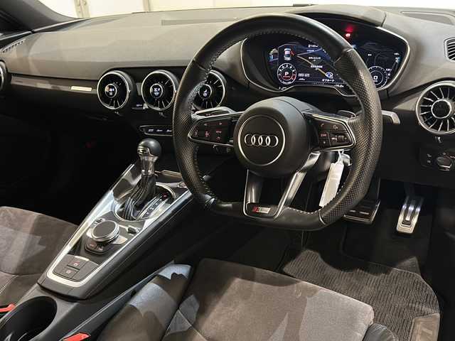 アウディ ＴＴクーペ 2．0 TFSI クワトロ 新潟県 2017(平29)年 3.2万km スクーバブルーメタリック クワトロ（４WD）/バーチャルコクピット/MMIナビゲーション/フルセグTV/Bluetooth/CD/DVD/ETC/マトリクスLEDヘッドライト/Sラインパッケージ/・専用バンパー/・ハイグロスブラックグリル/・リヤディフューザー（プラチナムグレー）/・スポーツサスペンション/・専用セレクターノブ/・アルミニウムルックインテリア/・アルカンターラ/レザーシート（Sラインロゴ入り）/Sスポーツシート/・パワーシート/アシスタンスパッケージ/・クルーズコントロール/・サイドアシスト/・レーンアシスト/・リヤビューカメラ/・パークアシスト/・ホールドアシスト