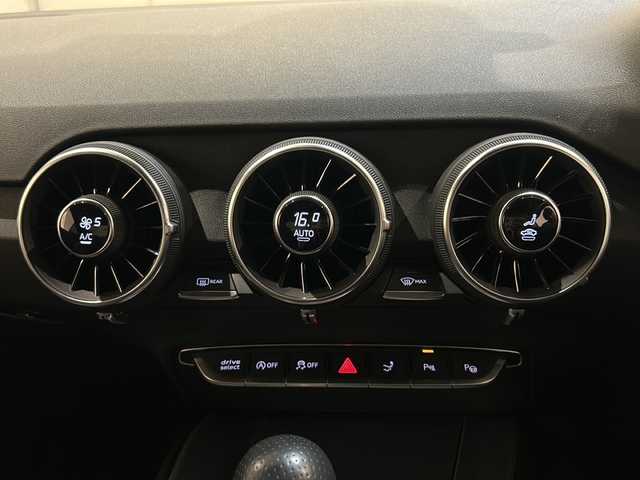 アウディ ＴＴクーペ 2．0 TFSI クワトロ 新潟県 2017(平29)年 3.2万km スクーバブルーメタリック クワトロ（４WD）/バーチャルコクピット/MMIナビゲーション/フルセグTV/Bluetooth/CD/DVD/ETC/マトリクスLEDヘッドライト/Sラインパッケージ/・専用バンパー/・ハイグロスブラックグリル/・リヤディフューザー（プラチナムグレー）/・スポーツサスペンション/・専用セレクターノブ/・アルミニウムルックインテリア/・アルカンターラ/レザーシート（Sラインロゴ入り）/Sスポーツシート/・パワーシート/アシスタンスパッケージ/・クルーズコントロール/・サイドアシスト/・レーンアシスト/・リヤビューカメラ/・パークアシスト/・ホールドアシスト