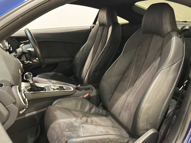 アウディ ＴＴクーペ 2．0 TFSI クワトロ 新潟県 2017(平29)年 3.2万km スクーバブルーメタリック クワトロ（４WD）/バーチャルコクピット/MMIナビゲーション/フルセグTV/Bluetooth/CD/DVD/ETC/マトリクスLEDヘッドライト/Sラインパッケージ/・専用バンパー/・ハイグロスブラックグリル/・リヤディフューザー（プラチナムグレー）/・スポーツサスペンション/・専用セレクターノブ/・アルミニウムルックインテリア/・アルカンターラ/レザーシート（Sラインロゴ入り）/Sスポーツシート/・パワーシート/アシスタンスパッケージ/・クルーズコントロール/・サイドアシスト/・レーンアシスト/・リヤビューカメラ/・パークアシスト/・ホールドアシスト