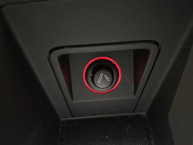 アウディ ＴＴクーペ 2．0 TFSI クワトロ 新潟県 2017(平29)年 3.2万km スクーバブルーメタリック クワトロ（４WD）/バーチャルコクピット/MMIナビゲーション/フルセグTV/Bluetooth/CD/DVD/ETC/マトリクスLEDヘッドライト/Sラインパッケージ/・専用バンパー/・ハイグロスブラックグリル/・リヤディフューザー（プラチナムグレー）/・スポーツサスペンション/・専用セレクターノブ/・アルミニウムルックインテリア/・アルカンターラ/レザーシート（Sラインロゴ入り）/Sスポーツシート/・パワーシート/アシスタンスパッケージ/・クルーズコントロール/・サイドアシスト/・レーンアシスト/・リヤビューカメラ/・パークアシスト/・ホールドアシスト