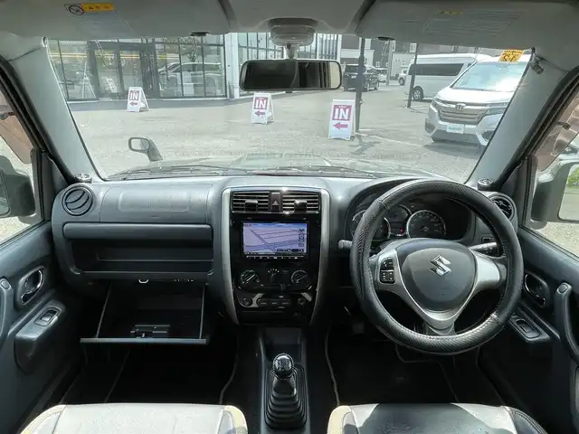 スズキ ジムニー ランドベンチャー 道央・札幌 2016(平28)年 7.4万km クールカーキPM ４WD/5速MT/社外メモリーナビ/CD/DVD/BT/フルセグ/ETC/トランスファ切替/D席シートヒーター/レザーシート/革巻きステアリング/ステアリングリモコン/リモコンキー/ハロゲンヘッドライト/フォグランプ/ヘッドライトレベライザー/電動格納ミラー/ヒーテッドドアミラー/ウィンカーミラー/純正フロアマット/ドアバイザー/スペアキー/純正AW付夏タイヤ積込/175/80/R16/2016年/山1mm