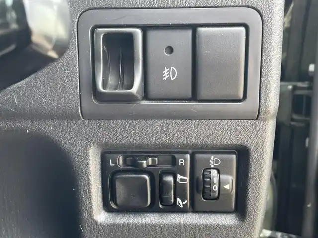 スズキ ジムニー ランドベンチャー 道央・札幌 2016(平28)年 7.4万km クールカーキPM ４WD/5速MT/社外メモリーナビ/CD/DVD/BT/フルセグ/ETC/トランスファ切替/D席シートヒーター/レザーシート/革巻きステアリング/ステアリングリモコン/リモコンキー/ハロゲンヘッドライト/フォグランプ/ヘッドライトレベライザー/電動格納ミラー/ヒーテッドドアミラー/ウィンカーミラー/純正フロアマット/ドアバイザー/スペアキー/純正AW付夏タイヤ積込/175/80/R16/2016年/山1mm