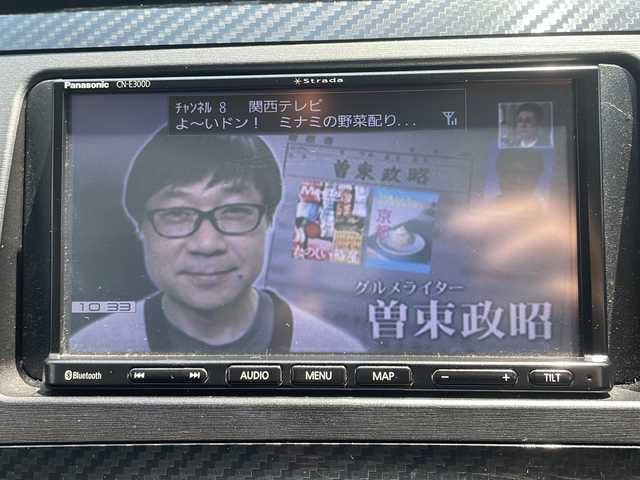 トヨタ プリウス S ツーリングセレ G’s 大阪府 2013(平25)年 9.5万km ホワイトパールクリスタルシャイン 純正SDナビ/・AM/FM/CD/DVD/Bluetooth/・ワンセグテレビ/バックカメラ/ビルトインETC/ドライブレコーダー/横滑り防止装置/LEDヘッドライト/オートライト/オートエアコン/プッシュスタートボタン/スマートキー×2/ステアリングリモコン/純正18インチアルミホイール/12V充電器/USBジャック/純正フロアマット/ドアバイザー/保証書/取扱説明書