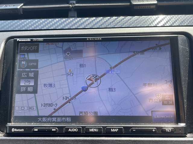 トヨタ プリウス S ツーリングセレ G’s 大阪府 2013(平25)年 9.5万km ホワイトパールクリスタルシャイン 純正SDナビ/・AM/FM/CD/DVD/Bluetooth/・ワンセグテレビ/バックカメラ/ビルトインETC/ドライブレコーダー/横滑り防止装置/LEDヘッドライト/オートライト/オートエアコン/プッシュスタートボタン/スマートキー×2/ステアリングリモコン/純正18インチアルミホイール/12V充電器/USBジャック/純正フロアマット/ドアバイザー/保証書/取扱説明書