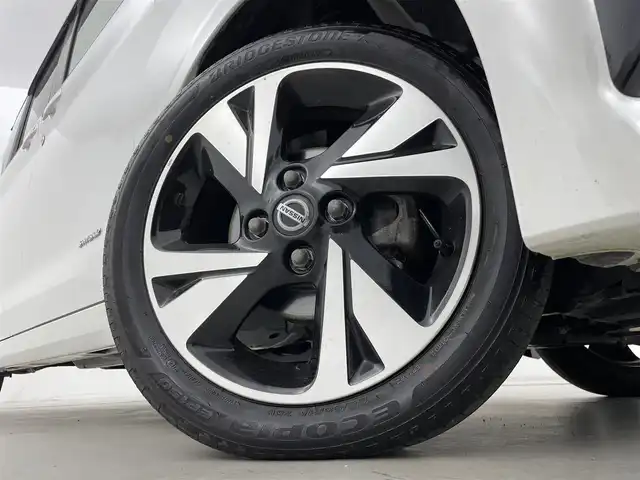 日産 ルークス HWS Gターボ プロパイロットED 群馬県 2021(令3)年 5.2万km チタニウムグレーM/シルキーホワイト 快適パックA/・プラズマクラスター搭載リヤシーリングファン/・パーソナルテーブル〈後席〉/（カップホルダー各2個、コンビニフック付、折りたたみ格納式）/・カップホルダー（9個）/・USBソケット〈助手席シートバック部〉/・ロールサンシェード〈リヤ〉/・撥水加工シート/―――――――――――――/純正9インチSDナビ/（SD/Bluetooth/CD/DVD/フルセグTV/AM/FM）/アラウンドビューモニター/ハンズフリー機能付き両側パワースライドドア/プロパイロット/アダプティブLEDヘッドライト/純正前方ドライブレコーダー/シートヒーターD+N席/社外アルミホイール付スタッドレスタイヤ4本/エマージェンシーブレーキ/車線逸脱警報/車線逸脱防止支援/ハンドル支援/先行車発進お知らせ/ソナー