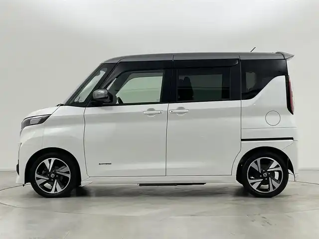 日産 ルークス HWS Gターボ プロパイロットED 群馬県 2021(令3)年 5.2万km チタニウムグレーM/シルキーホワイト 快適パックA/・プラズマクラスター搭載リヤシーリングファン/・パーソナルテーブル〈後席〉/（カップホルダー各2個、コンビニフック付、折りたたみ格納式）/・カップホルダー（9個）/・USBソケット〈助手席シートバック部〉/・ロールサンシェード〈リヤ〉/・撥水加工シート/―――――――――――――/純正9インチSDナビ/（SD/Bluetooth/CD/DVD/フルセグTV/AM/FM）/アラウンドビューモニター/ハンズフリー機能付き両側パワースライドドア/プロパイロット/アダプティブLEDヘッドライト/純正前方ドライブレコーダー/シートヒーターD+N席/社外アルミホイール付スタッドレスタイヤ4本/エマージェンシーブレーキ/車線逸脱警報/車線逸脱防止支援/ハンドル支援/先行車発進お知らせ/ソナー