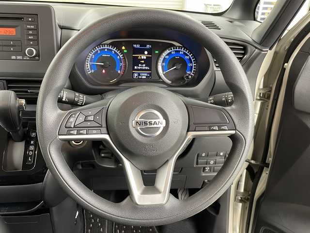 日産 ルークス ハイウェイスター X 道央・札幌 2020(令2)年 1.1万km フローズンバニラパール ・４WD/・衝突防止装置ブレーキアシスト/・トラクションコントロール/・社外オーディオ/CD/AUX/・アラウンドビューモニター/・片側パワースライドドア/・シートヒーター運転席/助手席/・ステアリングヒーター/・LEDヘッドライト/オートハイビーム/・スマートキー/・レーンキープアシスト/・横滑り防止装置/・盗難防止装置/・アイドリングストップ/・ABS