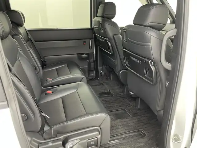 ホンダ ステップワゴン スパーダ 埼玉県 2023(令5)年 3.8万km プラチナホワイトパール ホンダセンシング/純正９インチナビLXM-237VFNi/（フルセグTV/CD/DVD/Bluetooth/USB/AM/FM）/バックカメラ/クリアランスソナー /パドルシフト/アダプティブクルーズコントロール/ブラインドスポットインフォメーション/両側パワースライドドア /パワーテールゲート/前席シートヒーター /２列目オットマン/全席USBチャージャー/ETC/ECON/電動パーキングブレーキ/ブレーキホールド/ロールサンシェード/オートLEDヘッドライト/SPADA専用１６インチアルミホイール