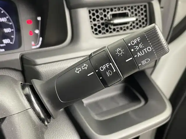 ホンダ ステップワゴン スパーダ 埼玉県 2023(令5)年 3.8万km プラチナホワイトパール ホンダセンシング/純正９インチナビLXM-237VFNi/（フルセグTV/CD/DVD/Bluetooth/USB/AM/FM）/バックカメラ/クリアランスソナー /パドルシフト/アダプティブクルーズコントロール/ブラインドスポットインフォメーション/両側パワースライドドア /パワーテールゲート/前席シートヒーター /２列目オットマン/全席USBチャージャー/ETC/ECON/電動パーキングブレーキ/ブレーキホールド/ロールサンシェード/オートLEDヘッドライト/SPADA専用１６インチアルミホイール