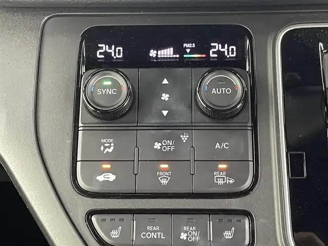 ホンダ ステップワゴン スパーダ 埼玉県 2023(令5)年 3.8万km プラチナホワイトパール ホンダセンシング/純正９インチナビLXM-237VFNi/（フルセグTV/CD/DVD/Bluetooth/USB/AM/FM）/バックカメラ/クリアランスソナー /パドルシフト/アダプティブクルーズコントロール/ブラインドスポットインフォメーション/両側パワースライドドア /パワーテールゲート/前席シートヒーター /２列目オットマン/全席USBチャージャー/ETC/ECON/電動パーキングブレーキ/ブレーキホールド/ロールサンシェード/オートLEDヘッドライト/SPADA専用１６インチアルミホイール