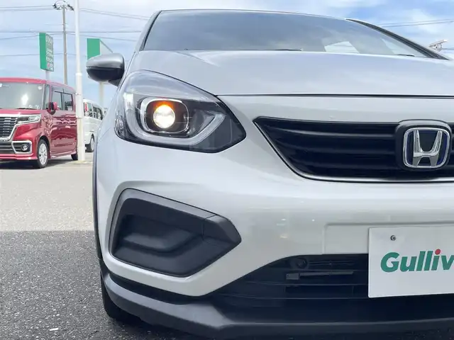 ホンダ フィット 青森県 2022(令4)年 3.9万km プラチナホワイトパール 純正ナビ/フルセグTV/CD/DVD/BT/ETC/ドライブレコーダーカバー、カード欠損/バックカメラ/ホンダセンシング/レーダークルーズコントロール/横滑り防止装置/オートライト/15インチ純正ホイール/純正フロアマット