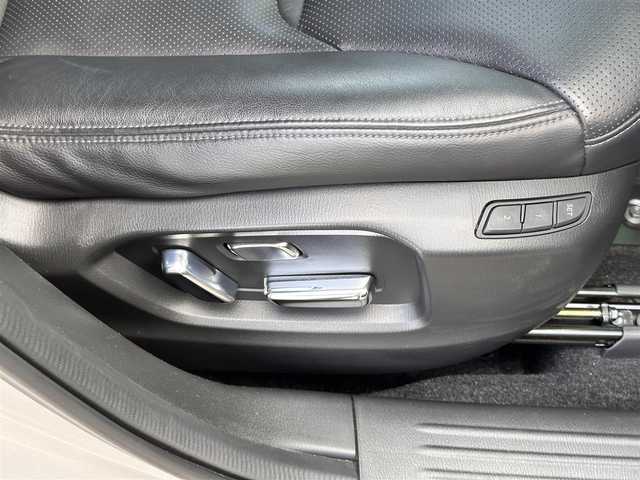 マツダ ＣＸ－８ XD Lパッケージ 宮城県 2021(令3)年 6.9万km プラチナクォーツメタリック オフロードトラクションアシスト/アドバンスドスマートシティブレーキサポート/ブラインドスポットモニタリング/パーキングセンサー（フロント/リア）/レーダークルーズコントロール/スマートブレーキサポート/レーンキープアシストシステム/車線逸脱警報システム/ドライバーアテンションアラート/アダプティブLEDヘッドランプ/アクティブドライビングディスプレイ/360度ビューモニター/マツダコネクトナビ（10.25インチセンターディスプレイ）/・フルセグTV/・Bluetooth/・USB/ETC/ドライブレコーダー/ハンズフリーパワーバックドア/本革シート/パワーシート（運転席メモリー機能付）/シートヒーター（前席/2列目）/シートベンチレーション（前席）/革巻きステアリング/ステアリングヒーター/電動パーキングブレーキ/ブレーキホールド/LEDヘッドランプ/フォグランプ/オートライト/スマートキー＆プッシュスタート/電動格納ミラー/ルーフレール/純正19インチAW/フロアマット/W/サイド/カーテンエアバッグ