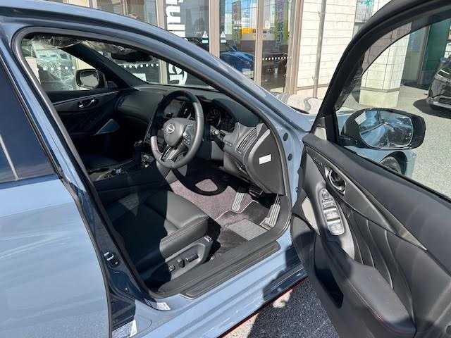 日産 スカイライン ニスモ 埼玉県 2023(令5)年 0.1万km グレー メーカーナビ/【CD/DVD/フルセグ/Bluetooth】/アラウンドビューカメラ/レーダークルーズコントロール/サンルーフ/BOSEサウンド/ETC2.0/パドルシフト/クリアランスソナー/コーナリングランプ/NISMO専用バンパー〈フロント・リヤ〉/ NISMO専用LEDフォグランプ〈フロント・リヤ〉/ NISMO専用サイドシルプロテクター/ NISMO専用エンブレム〈フロント・リヤ〉/ NISMO専用GTエンブレム〈サイド〉/NISMO専用タイヤ（DUNLOP SP SPORT MAXX GT 600）/NISMO専用エンケイ製19インチアルミホイール/シートヒーターD+N席