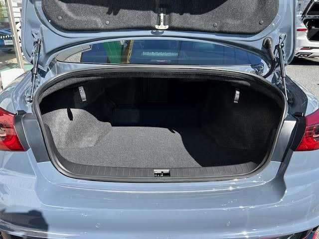 日産 スカイライン ニスモ 埼玉県 2023(令5)年 0.1万km グレー メーカーナビ/【CD/DVD/フルセグ/Bluetooth】/アラウンドビューカメラ/レーダークルーズコントロール/サンルーフ/BOSEサウンド/ETC2.0/パドルシフト/クリアランスソナー/コーナリングランプ/NISMO専用バンパー〈フロント・リヤ〉/ NISMO専用LEDフォグランプ〈フロント・リヤ〉/ NISMO専用サイドシルプロテクター/ NISMO専用エンブレム〈フロント・リヤ〉/ NISMO専用GTエンブレム〈サイド〉/NISMO専用タイヤ（DUNLOP SP SPORT MAXX GT 600）/NISMO専用エンケイ製19インチアルミホイール/シートヒーターD+N席