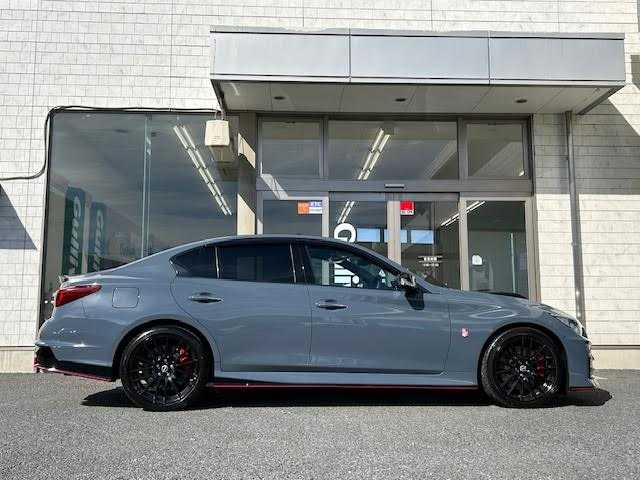 日産 スカイライン ニスモ 埼玉県 2023(令5)年 0.1万km グレー メーカーナビ/【CD/DVD/フルセグ/Bluetooth】/アラウンドビューカメラ/レーダークルーズコントロール/サンルーフ/BOSEサウンド/ETC2.0/パドルシフト/クリアランスソナー/コーナリングランプ/NISMO専用バンパー〈フロント・リヤ〉/ NISMO専用LEDフォグランプ〈フロント・リヤ〉/ NISMO専用サイドシルプロテクター/ NISMO専用エンブレム〈フロント・リヤ〉/ NISMO専用GTエンブレム〈サイド〉/NISMO専用タイヤ（DUNLOP SP SPORT MAXX GT 600）/NISMO専用エンケイ製19インチアルミホイール/シートヒーターD+N席