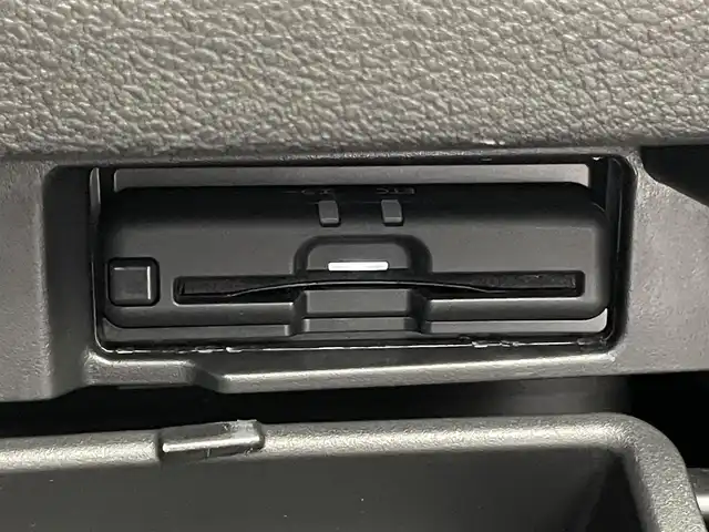 日産 セレナ ハイウェイスター V 埼玉県 2020(令2)年 5.7万km ダークメタルグレー 純正９インチナビ　フリップダウンモニター　アラウンドビューモニター　ＢＳＩ　ビルトインＥＴＣ　ドライブレコーダー　プロパイロット　レーダークルーズコントロール　ステアリングヒーター　ＨＤＭＩ　ＬＥＤ
