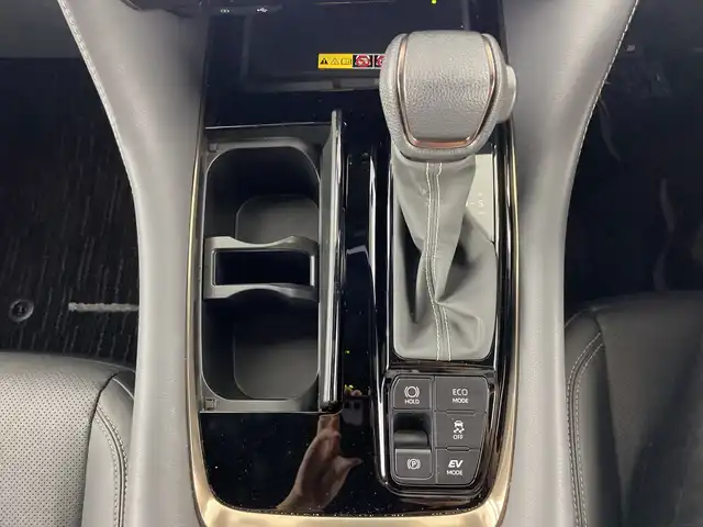 トヨタ アルファードハイブリット Z 愛知県 2024(令6)年 4.1万km プラチナホワイトパールマイカ 禁煙車/純正14インチナビ/（AM/FM/フルセグTV/Bluetooth/USB）/全方位カメラ/フリップダウンモニター/ワイヤレス充電/AC100V電源/デジタルインナーミラー/トヨタセーフティセンス/・プリクラッシュセーフティ/・レーダークルーズコントロール/・レーンディパーチャーアラート/・オートマチックハイビーム/ヘッドアップディスプレイ/ブラインドスポットモニター/ETC２．０/前後ドライブレコーダー/オットマン/パワーシート/シートベンチレーション/シートヒーター/両側パワースライドドア/パワーバックドア/電子パーキングブレーキ/オートホールド/純正アルミホイール/純正フロアマット/3眼式LEDヘッドライト/フロントフォグランプ/プッシュスタート/スマートキー/スペアキー有/横滑り防止装置/革巻きステアリング