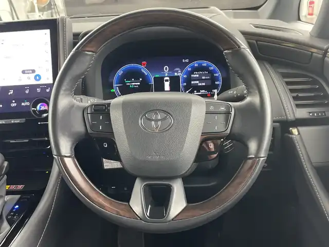 トヨタ アルファードハイブリット Z 愛知県 2024(令6)年 4.1万km プラチナホワイトパールマイカ 禁煙車/純正14インチナビ/（AM/FM/フルセグTV/Bluetooth/USB）/全方位カメラ/フリップダウンモニター/ワイヤレス充電/AC100V電源/デジタルインナーミラー/トヨタセーフティセンス/・プリクラッシュセーフティ/・レーダークルーズコントロール/・レーンディパーチャーアラート/・オートマチックハイビーム/ヘッドアップディスプレイ/ブラインドスポットモニター/ETC２．０/前後ドライブレコーダー/オットマン/パワーシート/シートベンチレーション/シートヒーター/両側パワースライドドア/パワーバックドア/電子パーキングブレーキ/オートホールド/純正アルミホイール/純正フロアマット/3眼式LEDヘッドライト/フロントフォグランプ/プッシュスタート/スマートキー/スペアキー有/横滑り防止装置/革巻きステアリング