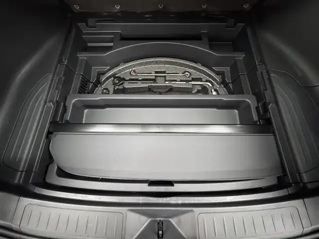 トヨタ ハリアー ハイブリッド G 三重県 2020(令2)年 5.6万km ブラック ハイブリッド/FF/MTモード付フロアCVT/純正 8インチナビ/（AM/FM/TV/Bluetooth/USB/iPod/CarPlay/AndroidAuto/Miracast）/バックガイドモニター/モデリスタエアロ（F/S/R下）＋シグネチャーイルミ/ドライブレコーダー 前後（デジタルミラー内蔵）/ETC2.0/Toyota Safety Sense/●プリクラッシュセーフティ/●レーントレーシングアシスト/●レーダークルコン/●アダプティブハイビームシステム/●ロードサインアシスト/・ドライバー異常時対応システム/・先行車発進告知機能/・ブラインドスポットモニター/・パーキングサポートブレーキ（前後静止物、後方接近車両）/など/装備/・【OP】寒冷地仕様（ウインドシールドデアイサー、リヤフォグランプなど）/・デジタルインナーミラー（前後録画機能付）/・パワーバックドア/・ハーフレザーシート/・パワーシート（D8way（4wayランバーサポート付）/N4way）/・左右独立オートエアコン/・電子パーキングブレーキ＆ブレーキホールド/・【OP】AC100Vコンセント（1500W）/・オートワイパー/・純正18AW/・プッシュスタート/・スマートキーx2/など