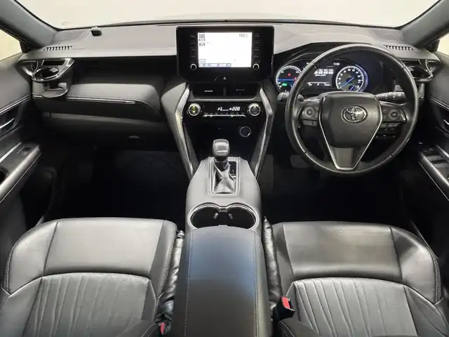 トヨタ ハリアー ハイブリッド G 三重県 2020(令2)年 5.6万km ブラック ハイブリッド/FF/MTモード付フロアCVT/純正 8インチナビ/（AM/FM/TV/Bluetooth/USB/iPod/CarPlay/AndroidAuto/Miracast）/バックガイドモニター/モデリスタエアロ（F/S/R下）＋シグネチャーイルミ/ドライブレコーダー 前後（デジタルミラー内蔵）/ETC2.0/Toyota Safety Sense/●プリクラッシュセーフティ/●レーントレーシングアシスト/●レーダークルコン/●アダプティブハイビームシステム/●ロードサインアシスト/・ドライバー異常時対応システム/・先行車発進告知機能/・ブラインドスポットモニター/・パーキングサポートブレーキ（前後静止物、後方接近車両）/など/装備/・【OP】寒冷地仕様（ウインドシールドデアイサー、リヤフォグランプなど）/・デジタルインナーミラー（前後録画機能付）/・パワーバックドア/・ハーフレザーシート/・パワーシート（D8way（4wayランバーサポート付）/N4way）/・左右独立オートエアコン/・電子パーキングブレーキ＆ブレーキホールド/・【OP】AC100Vコンセント（1500W）/・オートワイパー/・純正18AW/・プッシュスタート/・スマートキーx2/など