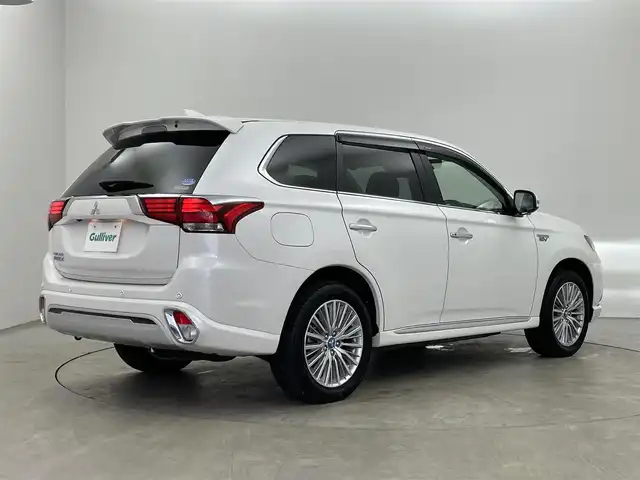 三菱 アウトランダー ＰＨＥＶ G 埼玉県 2018(平30)年 6.3万km シルキーホワイト 純正ナビ　マルチアラウンドモニター　ＥＴＣ　３６０度ドライブレコーダー　ｅアシスト　レーダークルーズコントロール　シートヒーター　ステアリングヒーター　ＡＣ１００Ｖ　オートハイビーム　ＬＥＤライト