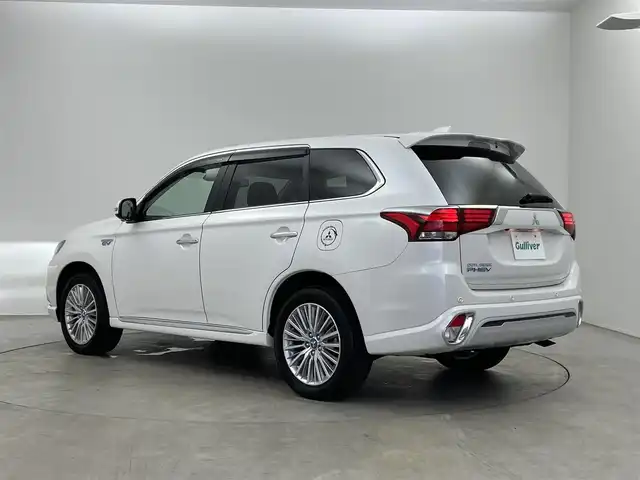 三菱 アウトランダー ＰＨＥＶ G 埼玉県 2018(平30)年 6.3万km シルキーホワイト 純正ナビ　マルチアラウンドモニター　ＥＴＣ　３６０度ドライブレコーダー　ｅアシスト　レーダークルーズコントロール　シートヒーター　ステアリングヒーター　ＡＣ１００Ｖ　オートハイビーム　ＬＥＤライト