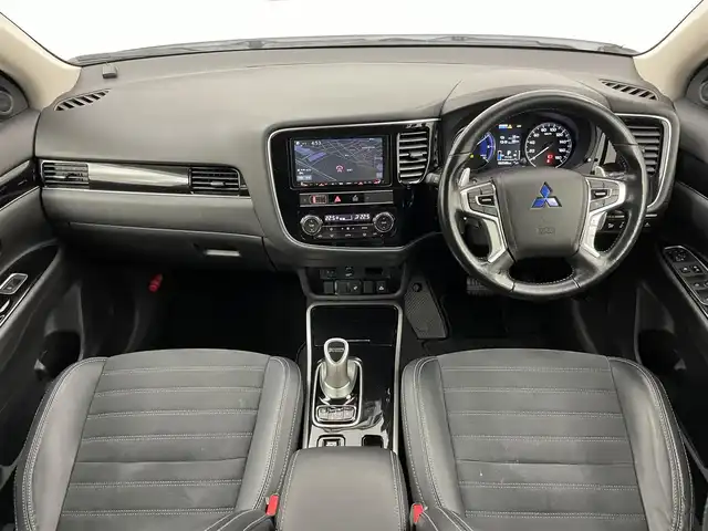 三菱 アウトランダー ＰＨＥＶ G 埼玉県 2018(平30)年 6.3万km シルキーホワイト 純正ナビ　マルチアラウンドモニター　ＥＴＣ　３６０度ドライブレコーダー　ｅアシスト　レーダークルーズコントロール　シートヒーター　ステアリングヒーター　ＡＣ１００Ｖ　オートハイビーム　ＬＥＤライト