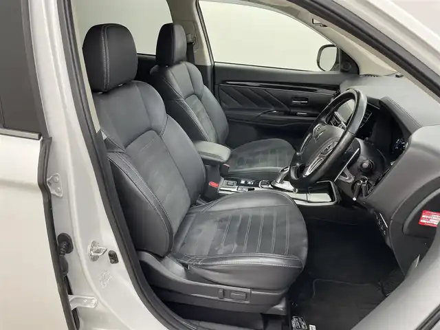 三菱 アウトランダー ＰＨＥＶ G 埼玉県 2018(平30)年 6.3万km シルキーホワイト 純正ナビ　マルチアラウンドモニター　ＥＴＣ　３６０度ドライブレコーダー　ｅアシスト　レーダークルーズコントロール　シートヒーター　ステアリングヒーター　ＡＣ１００Ｖ　オートハイビーム　ＬＥＤライト