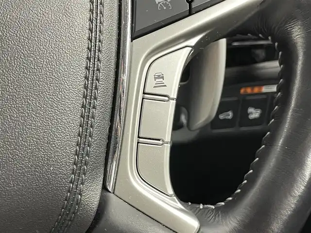 三菱 アウトランダー ＰＨＥＶ G 埼玉県 2018(平30)年 6.3万km シルキーホワイト 純正ナビ　マルチアラウンドモニター　ＥＴＣ　３６０度ドライブレコーダー　ｅアシスト　レーダークルーズコントロール　シートヒーター　ステアリングヒーター　ＡＣ１００Ｖ　オートハイビーム　ＬＥＤライト