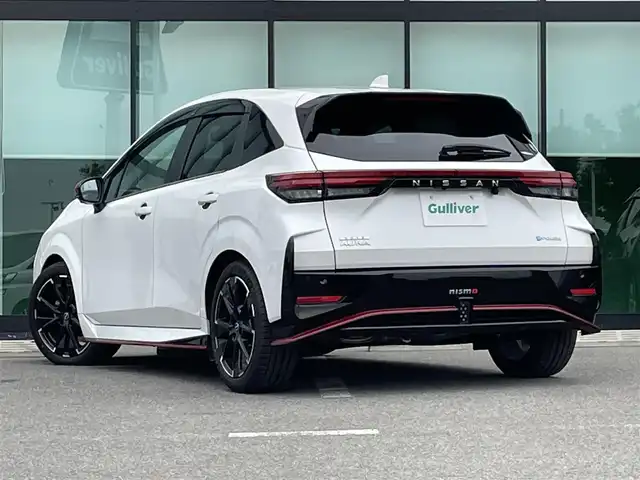 日産 オーラ ニスモ 和歌山県 2022(令4)年 1.1万km ピュアホワイトパール 純正メーカーナビ/アラウンドビューモニター/HDMI/エマージェンシーブレーキ/プロパイロット/デジタルインナーミラー/ビルトインETC2.0/置くだけ充電/シートヒーター/ステアリングヒーター/純正フロアマット/純正アルミホイール/LEDヘッドライト/オートライト/オートマチックハイビーム