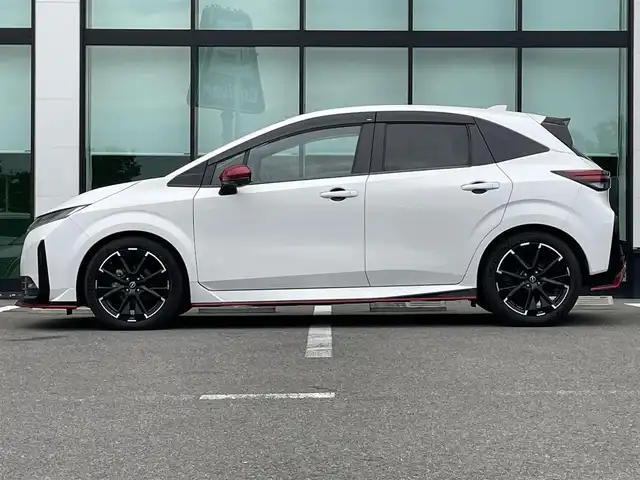 日産 オーラ ニスモ 和歌山県 2022(令4)年 1.1万km ピュアホワイトパール 純正メーカーナビ/アラウンドビューモニター/HDMI/エマージェンシーブレーキ/プロパイロット/デジタルインナーミラー/ビルトインETC2.0/置くだけ充電/シートヒーター/ステアリングヒーター/純正フロアマット/純正アルミホイール/LEDヘッドライト/オートライト/オートマチックハイビーム