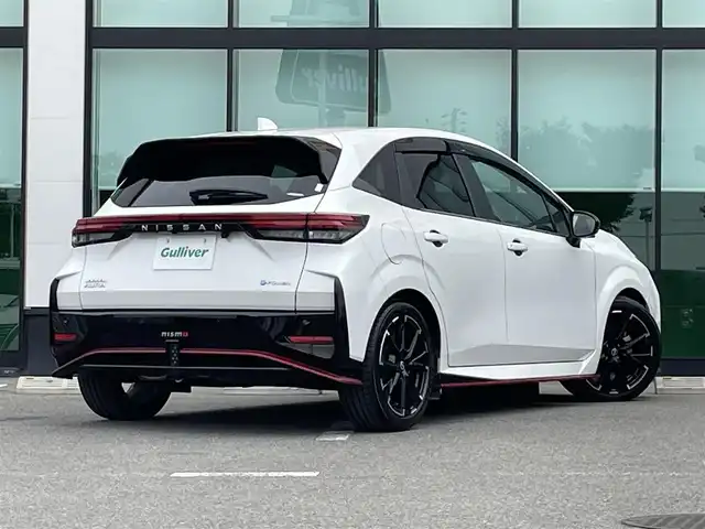 日産 オーラ ニスモ 和歌山県 2022(令4)年 1.1万km ピュアホワイトパール 純正メーカーナビ/アラウンドビューモニター/HDMI/エマージェンシーブレーキ/プロパイロット/デジタルインナーミラー/ビルトインETC2.0/置くだけ充電/シートヒーター/ステアリングヒーター/純正フロアマット/純正アルミホイール/LEDヘッドライト/オートライト/オートマチックハイビーム