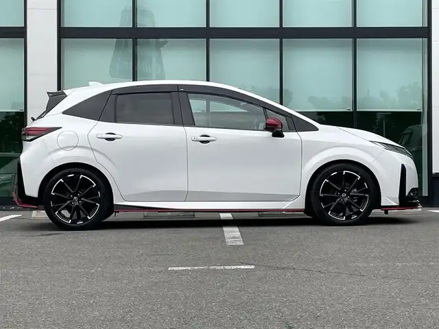 日産 オーラ ニスモ 和歌山県 2022(令4)年 1.1万km ピュアホワイトパール 純正メーカーナビ/アラウンドビューモニター/HDMI/エマージェンシーブレーキ/プロパイロット/デジタルインナーミラー/ビルトインETC2.0/置くだけ充電/シートヒーター/ステアリングヒーター/純正フロアマット/純正アルミホイール/LEDヘッドライト/オートライト/オートマチックハイビーム