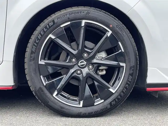 日産 オーラ ニスモ 和歌山県 2022(令4)年 1.1万km ピュアホワイトパール 純正メーカーナビ/アラウンドビューモニター/HDMI/エマージェンシーブレーキ/プロパイロット/デジタルインナーミラー/ビルトインETC2.0/置くだけ充電/シートヒーター/ステアリングヒーター/純正フロアマット/純正アルミホイール/LEDヘッドライト/オートライト/オートマチックハイビーム