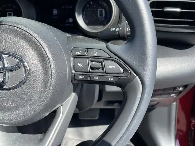 トヨタ ヤリスクロス G 鹿児島県 2021(令3)年 2.8万km センシュアルレッドマイカ トヨタセーフティセンス/-プリクラッシュセーフティー/-レーダークルーズコントロール/-オートマチックハイビーム/純正ディスプレイオーディオ/【Bluetooth/Miracast】/バックカメラ/LEDヘッドライト/前後ドライブレコーダー/純正16インチアルミホイール/アイドリングストップ/スマートキー/ETC