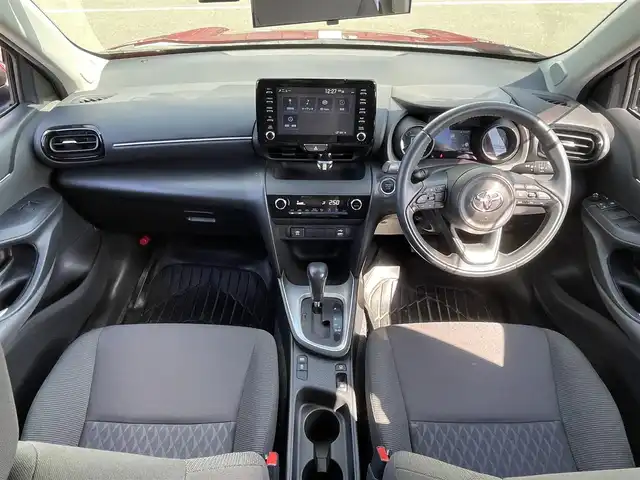 トヨタ ヤリスクロス G 鹿児島県 2021(令3)年 2.8万km センシュアルレッドマイカ トヨタセーフティセンス/-プリクラッシュセーフティー/-レーダークルーズコントロール/-オートマチックハイビーム/純正ディスプレイオーディオ/【Bluetooth/Miracast】/バックカメラ/LEDヘッドライト/前後ドライブレコーダー/純正16インチアルミホイール/アイドリングストップ/スマートキー/ETC