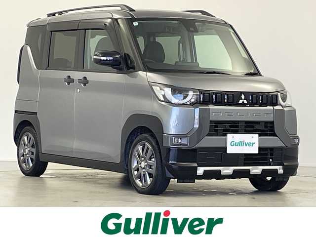 三菱 デリカミニ T プレミアム 岐阜県 2024(令6)年 2.7万km チタニウムグレーメタリック 純正ディスプレイオーディオ（AM　FM　BT　USB　AppleCarPlay）/デジタルルームミラー/全方位カメラ/前後ドライブレコーダー/ビルトインETC/D＋N席シートヒーター/ステアリングヒーター/Mi-pirot/衝突被害軽減システム/レーンキープアシスト/速度道路常識表示/ステアリングリモコン/パドルシフト/革巻きステアリング/電動パーキングブレーキ/後席サンシェード/後席USB充電ポート/シートバックテーブル/サーキュレーター/プッシュスタート/スマートキー/スペアキー/ハンズフリースライドドア/ダウンヒルアシスト/アイドリングストップ/純正フロアマット/純正サイドバイザー/純正アルミホイール/ハーフレザーシート/ルーフレール/LEDフォグランプ/前後ソナー