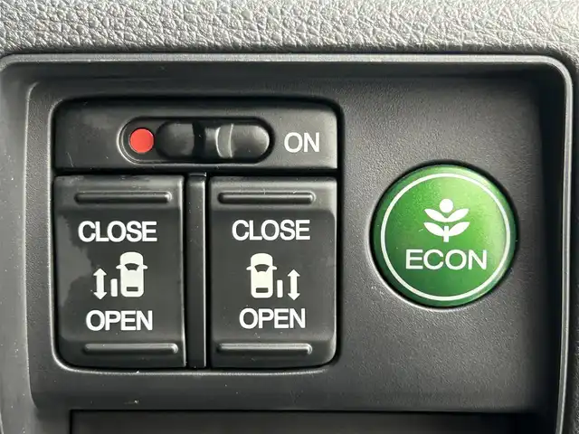 ホンダ オデッセイ アブソルート アドバンス 大阪府 2016(平28)年 7万km クリスタルブラックパール Honda SENSING/・衝突軽減ブレーキ/・歩行者事故低減ステアリング/・アダプティブクルーズコントロール/・車線維持支援システム/・路外逸脱抑制機能/・誤発進抑制機能/・先行車発進告知機能/純正ナビ/　CD/DVD/BT/フルセグTV/マルチビューカメラシステム/フロント・サイド・バックカメラ/両側パワースライドドア/オートLEDヘッドライト/フォグランプ/ハーフレザーシート/D席パワーシート/純正17インチアルミホイール/パドルシフト/スマートキー/ETC/2列目オットマン/アイドリングストップ/電動格納ミラー/フロアマット