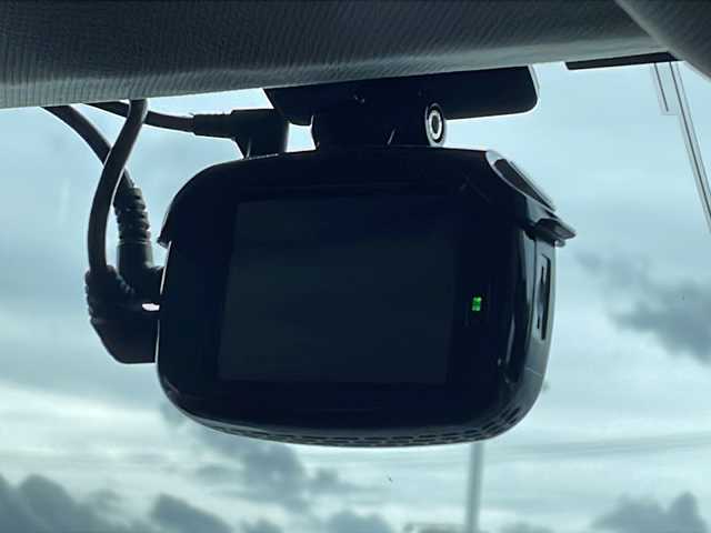 クライスラー・ジープ ジープ コンパス リミテッド 新潟県 2018(平30)年 2.3万km パール コマンドビューデュアルペインパノラミックサンルーフ/Beats Audioプレミアムサウンドシステム /オーディオナビゲーションシステム/・8.4インチVGAタッチパネルモニター/・ 地上デジタルテレビチューナー/・Bluetooth/・USB（iPod /iPhone対応）/・AUX/リヤビューカメラ/ACC/前面衝突警報/ブラインドスポットモニター/パワーシート/シートヒーター/ドライブレコーダー/HIDヘッドライト