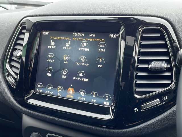 クライスラー・ジープ ジープ コンパス リミテッド 新潟県 2018(平30)年 2.3万km パール コマンドビューデュアルペインパノラミックサンルーフ/Beats Audioプレミアムサウンドシステム /オーディオナビゲーションシステム/・8.4インチVGAタッチパネルモニター/・ 地上デジタルテレビチューナー/・Bluetooth/・USB（iPod /iPhone対応）/・AUX/リヤビューカメラ/ACC/前面衝突警報/ブラインドスポットモニター/パワーシート/シートヒーター/ドライブレコーダー/HIDヘッドライト