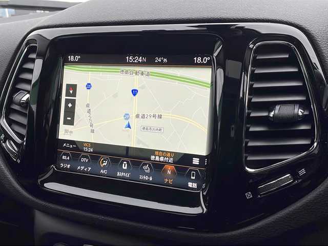 クライスラー・ジープ ジープ コンパス リミテッド 新潟県 2018(平30)年 2.3万km パール コマンドビューデュアルペインパノラミックサンルーフ/Beats Audioプレミアムサウンドシステム /オーディオナビゲーションシステム/・8.4インチVGAタッチパネルモニター/・ 地上デジタルテレビチューナー/・Bluetooth/・USB（iPod /iPhone対応）/・AUX/リヤビューカメラ/ACC/前面衝突警報/ブラインドスポットモニター/パワーシート/シートヒーター/ドライブレコーダー/HIDヘッドライト