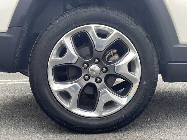 クライスラー・ジープ ジープ コンパス リミテッド 新潟県 2018(平30)年 2.3万km パール コマンドビューデュアルペインパノラミックサンルーフ/Beats Audioプレミアムサウンドシステム /オーディオナビゲーションシステム/・8.4インチVGAタッチパネルモニター/・ 地上デジタルテレビチューナー/・Bluetooth/・USB（iPod /iPhone対応）/・AUX/リヤビューカメラ/ACC/前面衝突警報/ブラインドスポットモニター/パワーシート/シートヒーター/ドライブレコーダー/HIDヘッドライト