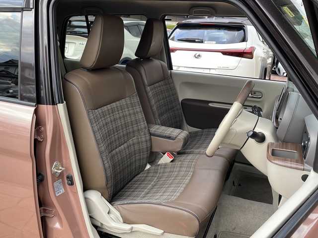 スズキ ラパン ＬＣ X 佐賀県 2023(令5)年 1.1万km テラコッタピンクメタリック/アーバンブラウン 2トーン エンジンスタートボタン/保証書/取扱説明書/記録簿/ワンオーナー/アイドリングストップ/スマートキー/スペアキー有/Bluetooth接続/CD/TV/社外ナビ/前後ドライブレコーダー/ベンチシート/純正フロアマット/前席シートヒーター/ABS/前後コーナーセンサー/LEDライト/レーンキープアシスト/盗難防止装置/オートライト/Wエアバッグ/衝突被害軽減システム/ステアリングスイッチ/クリアランスソナー/電格ウィンカーミラー